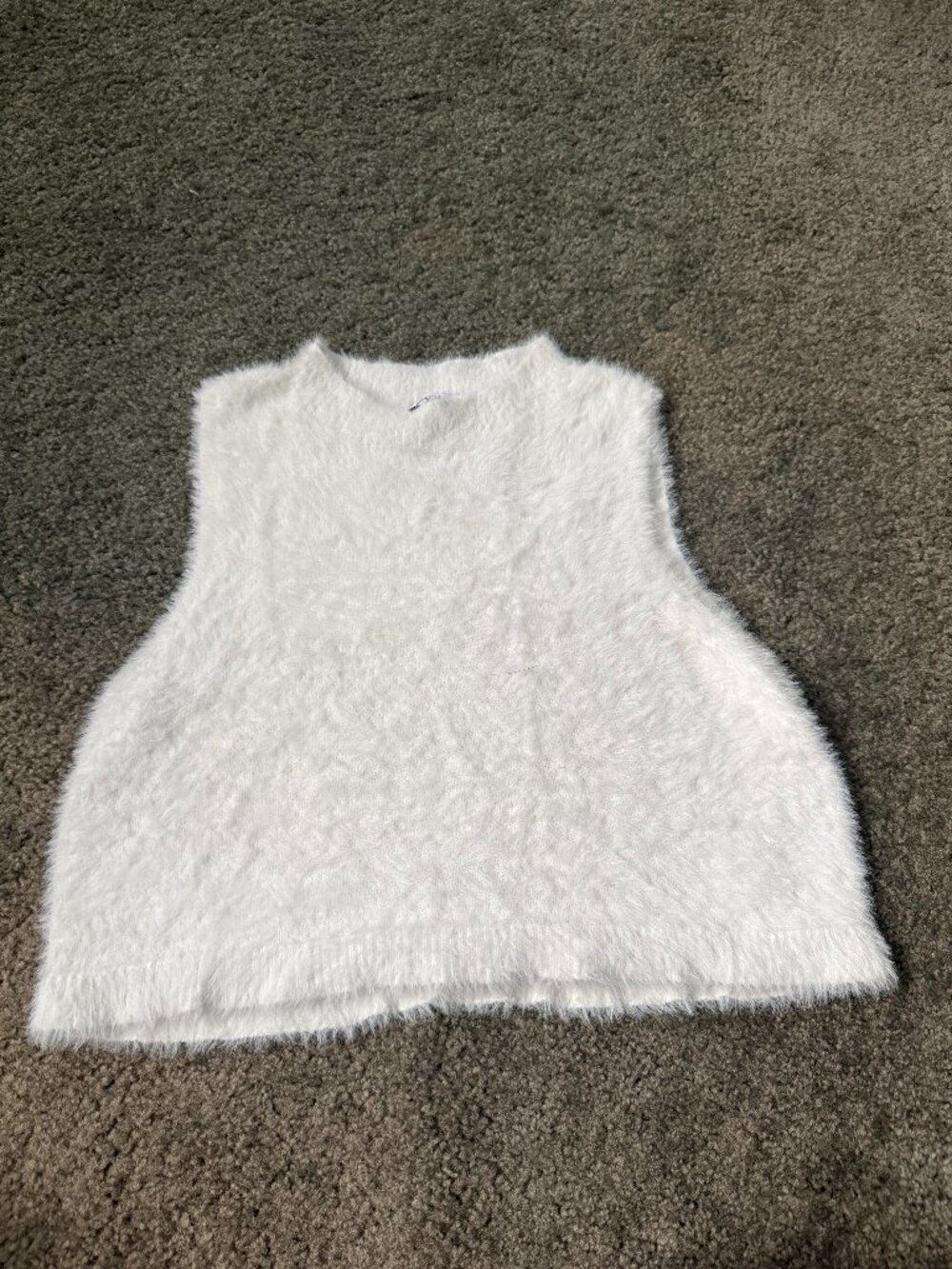 Fuzzy White Zara Sweater Vest Cropped SZ-M